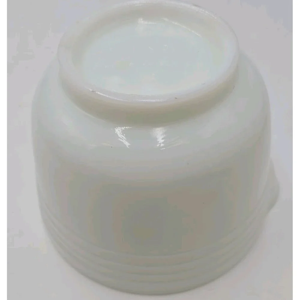 Hamilton Beach Pyrex 4 cup White Milk Glass 6